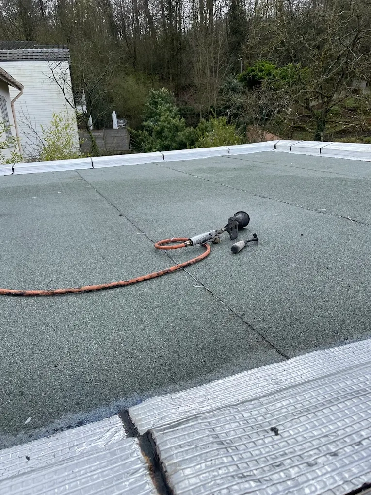 Étanchéité toit terrasse rénovation toiture Yerres pour éviter infiltrations