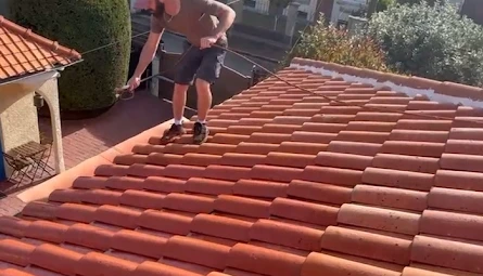 Recoloration tuiles après nettoyage toiture Yerres