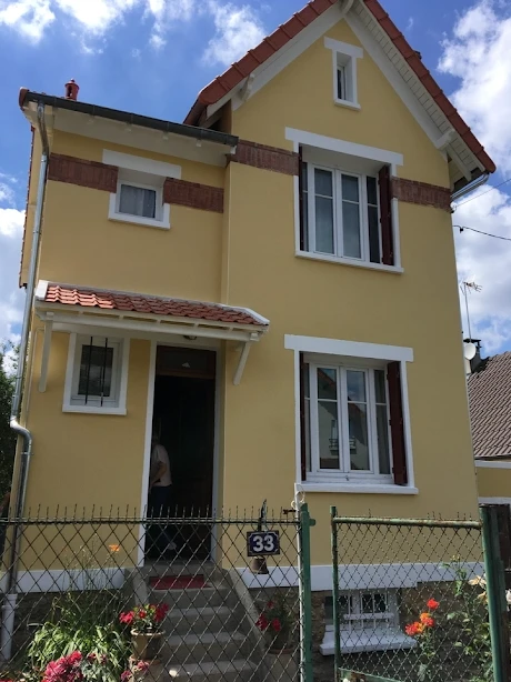 Ravalement façade Yerres avec nettoyage façade eau chaude