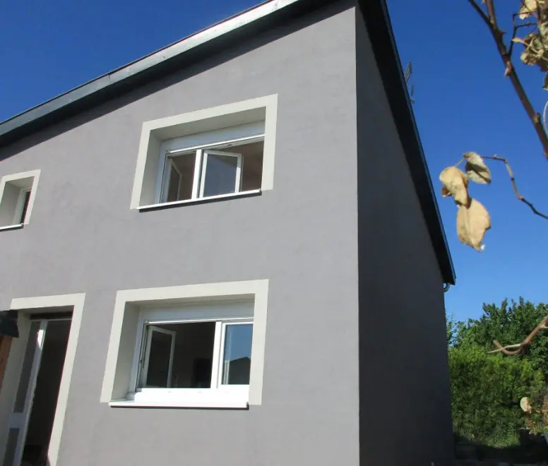 Ravalement façade Yerres avec enduit grésé décoratif