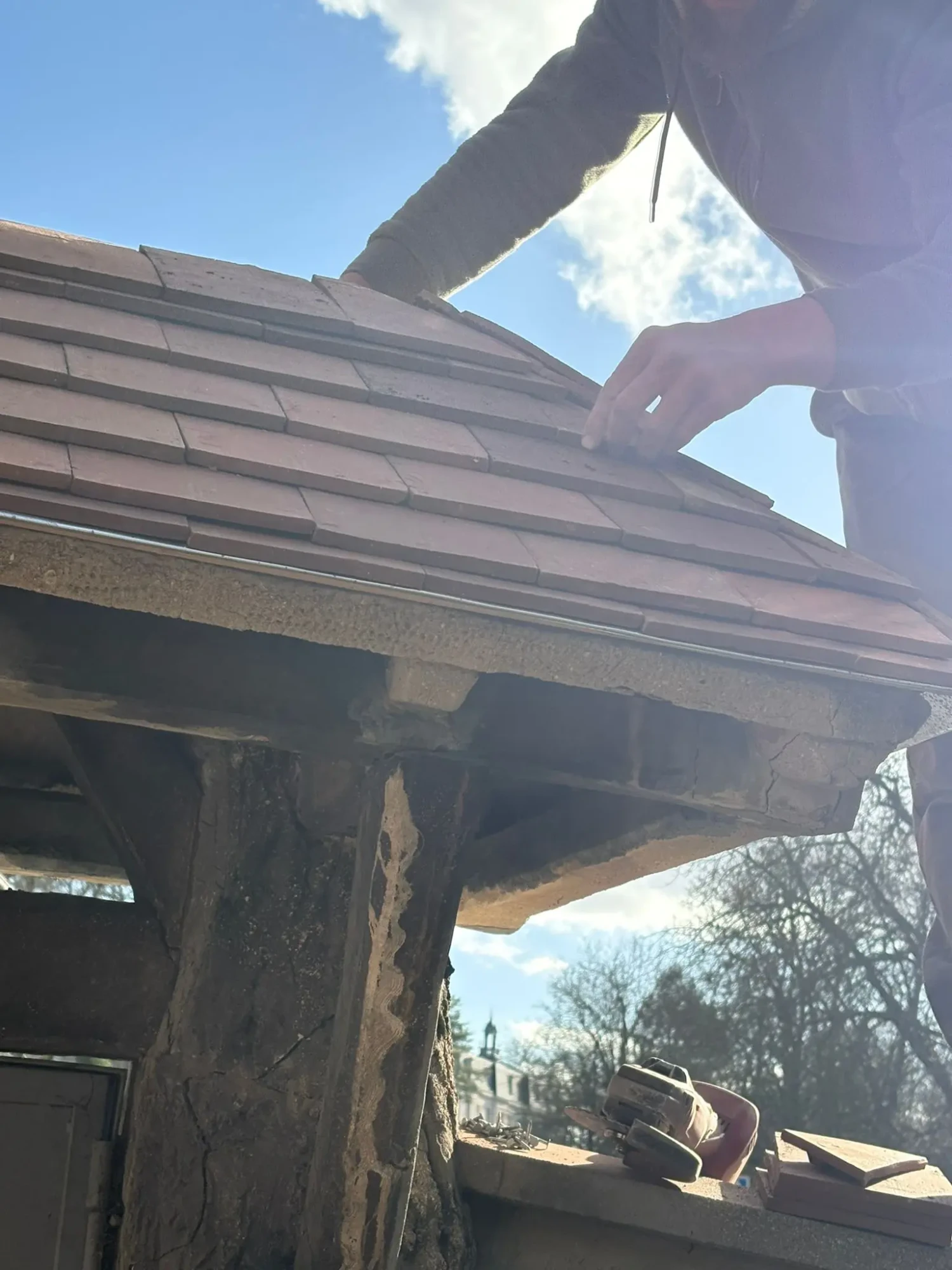 Pose de tuiles plates et mécaniques rénovation toiture Yerres